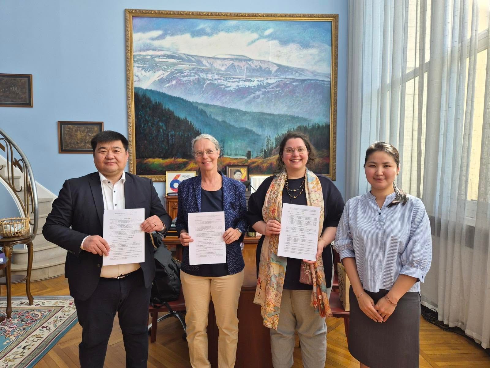 ФРАНЦ ДАХЬ МОНГОЛЫН ӨВ СОЁЛЫН ДЭЭЖ ХЭВЛЭГДЭНЭ